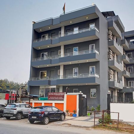 Hotel Noida Express Екстер'єр фото