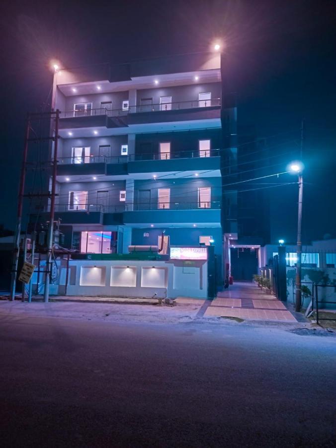Hotel Noida Express Екстер'єр фото