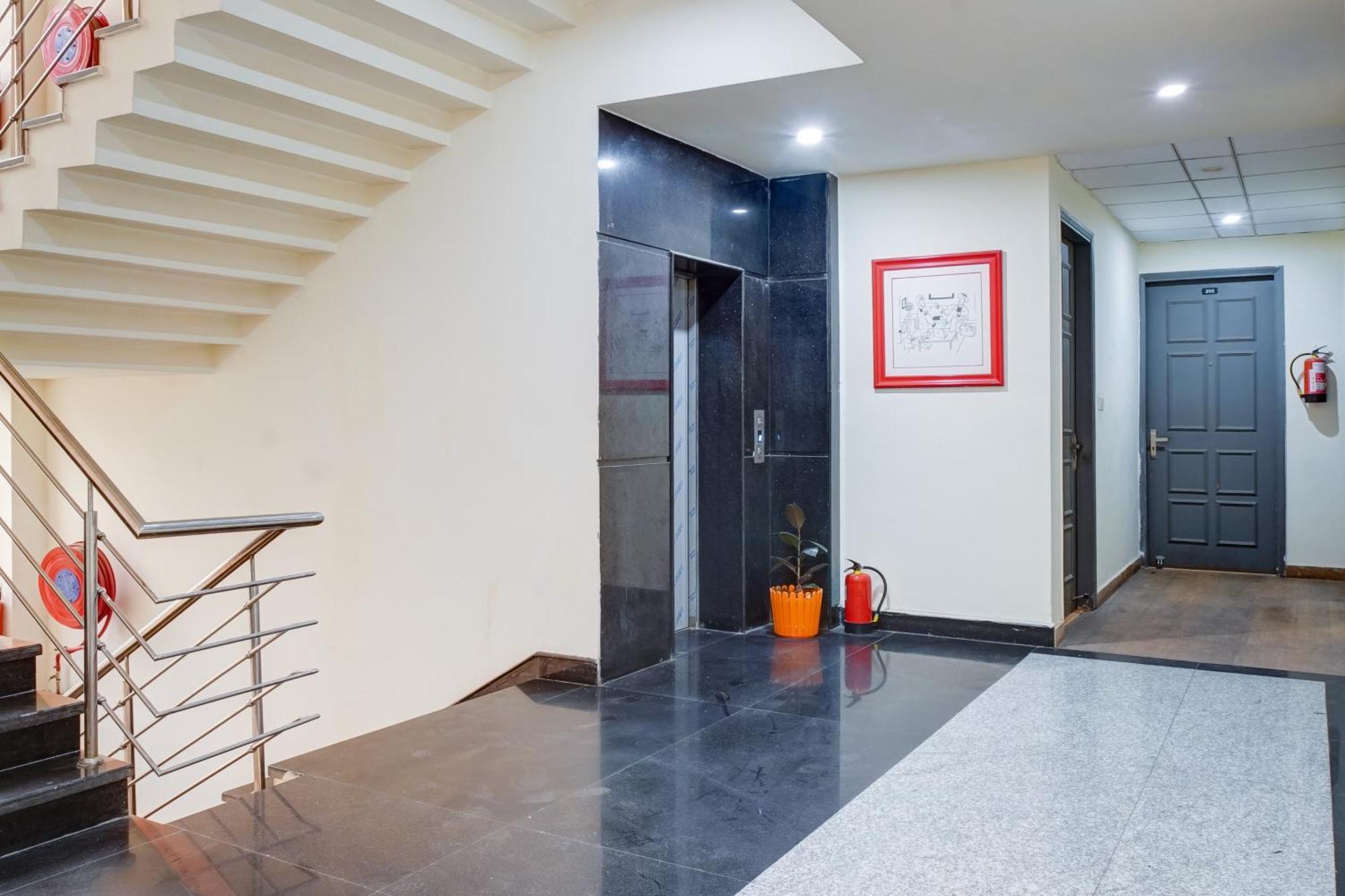 Hotel Noida Express Екстер'єр фото