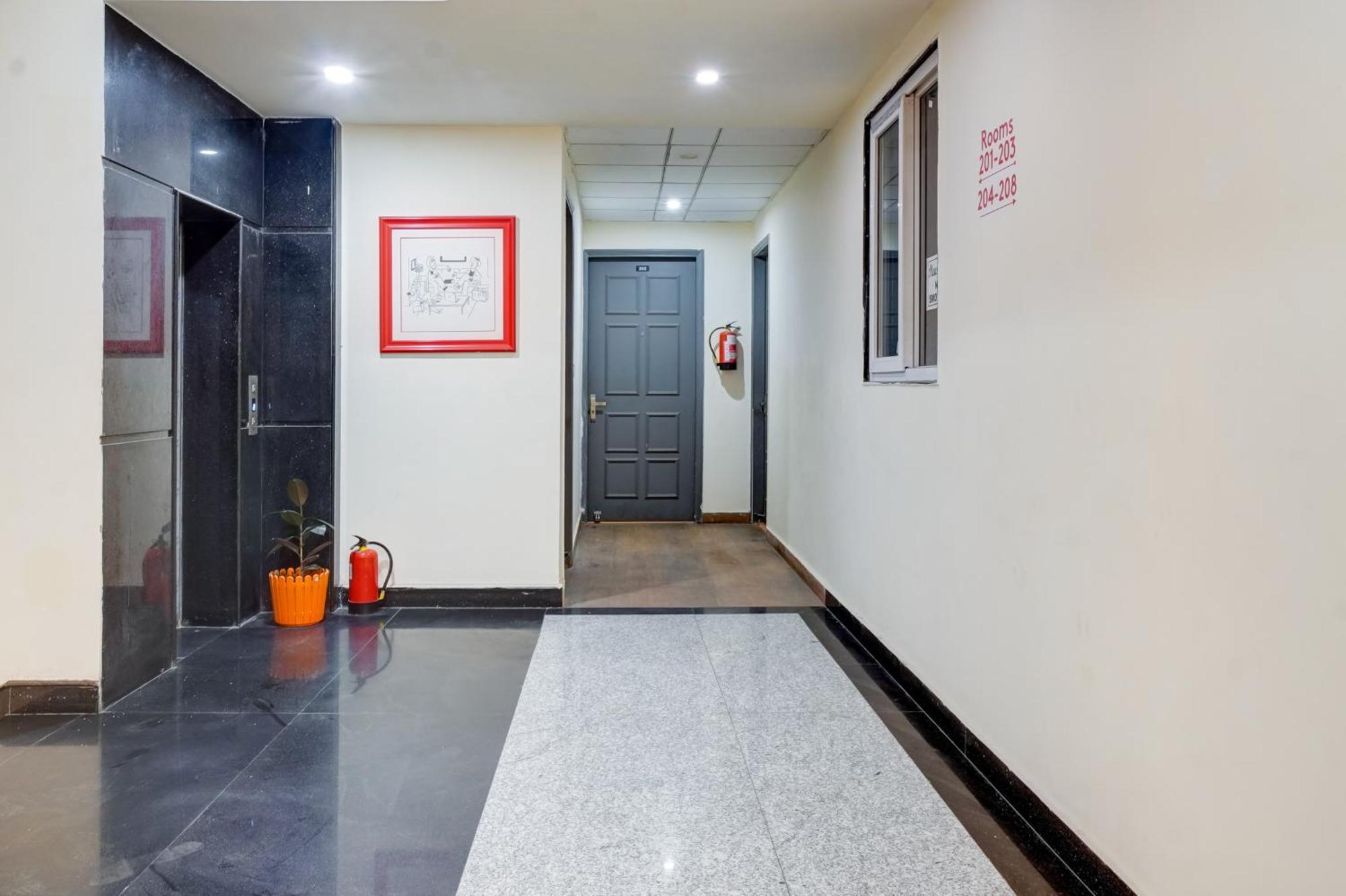 Hotel Noida Express Екстер'єр фото
