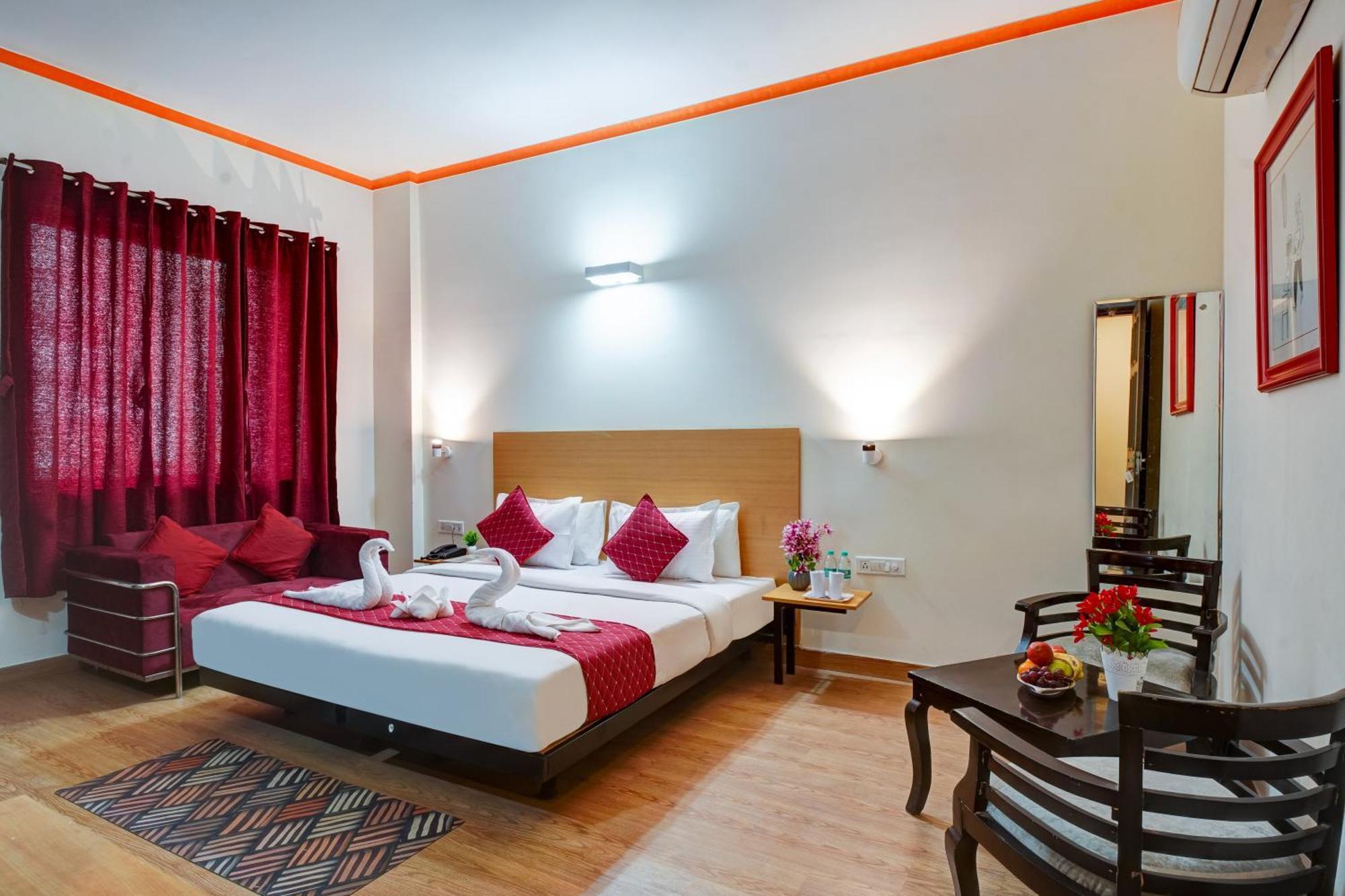 Hotel Noida Express Екстер'єр фото