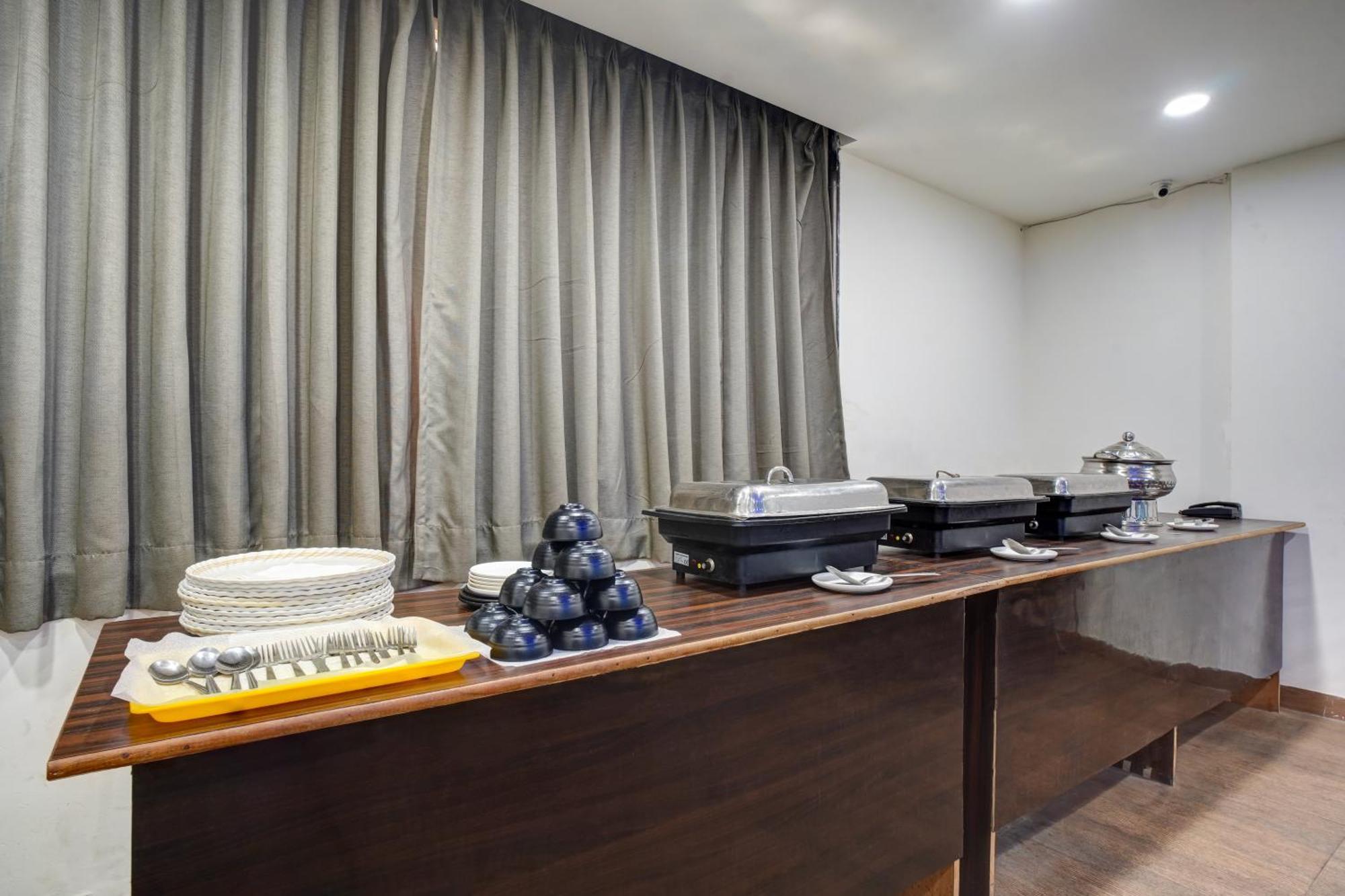 Hotel Noida Express Екстер'єр фото
