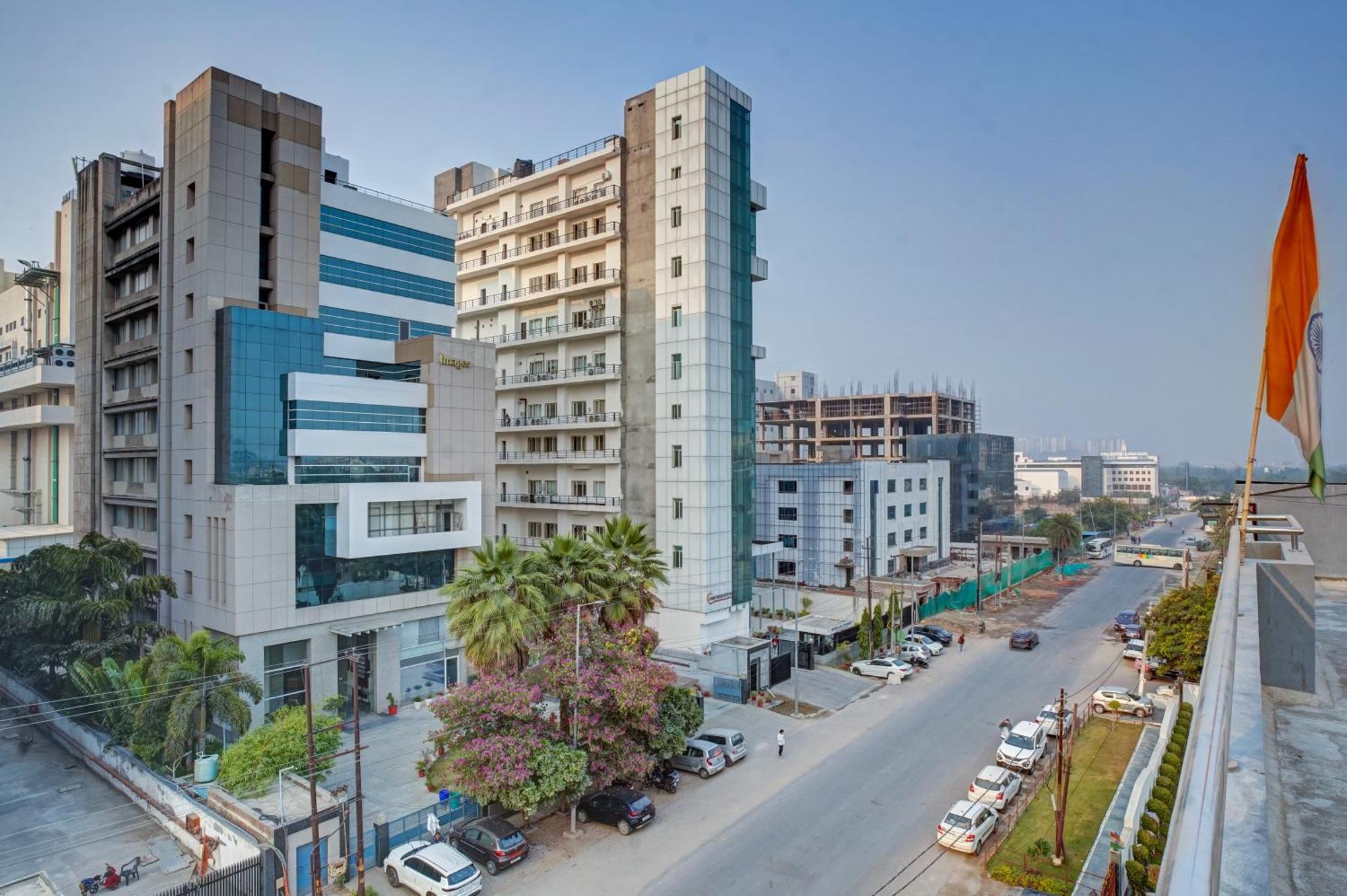 Hotel Noida Express Екстер'єр фото