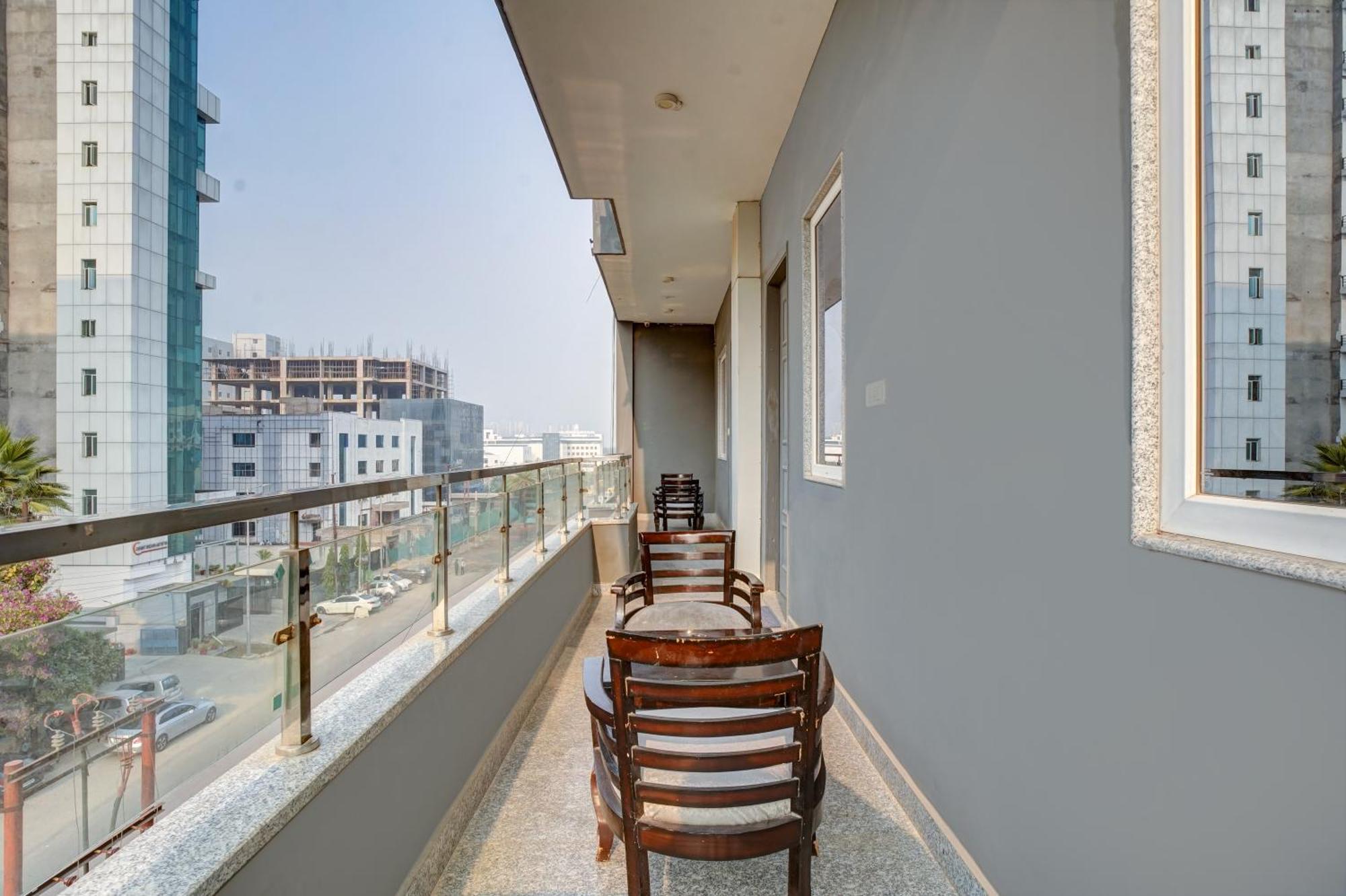 Hotel Noida Express Екстер'єр фото
