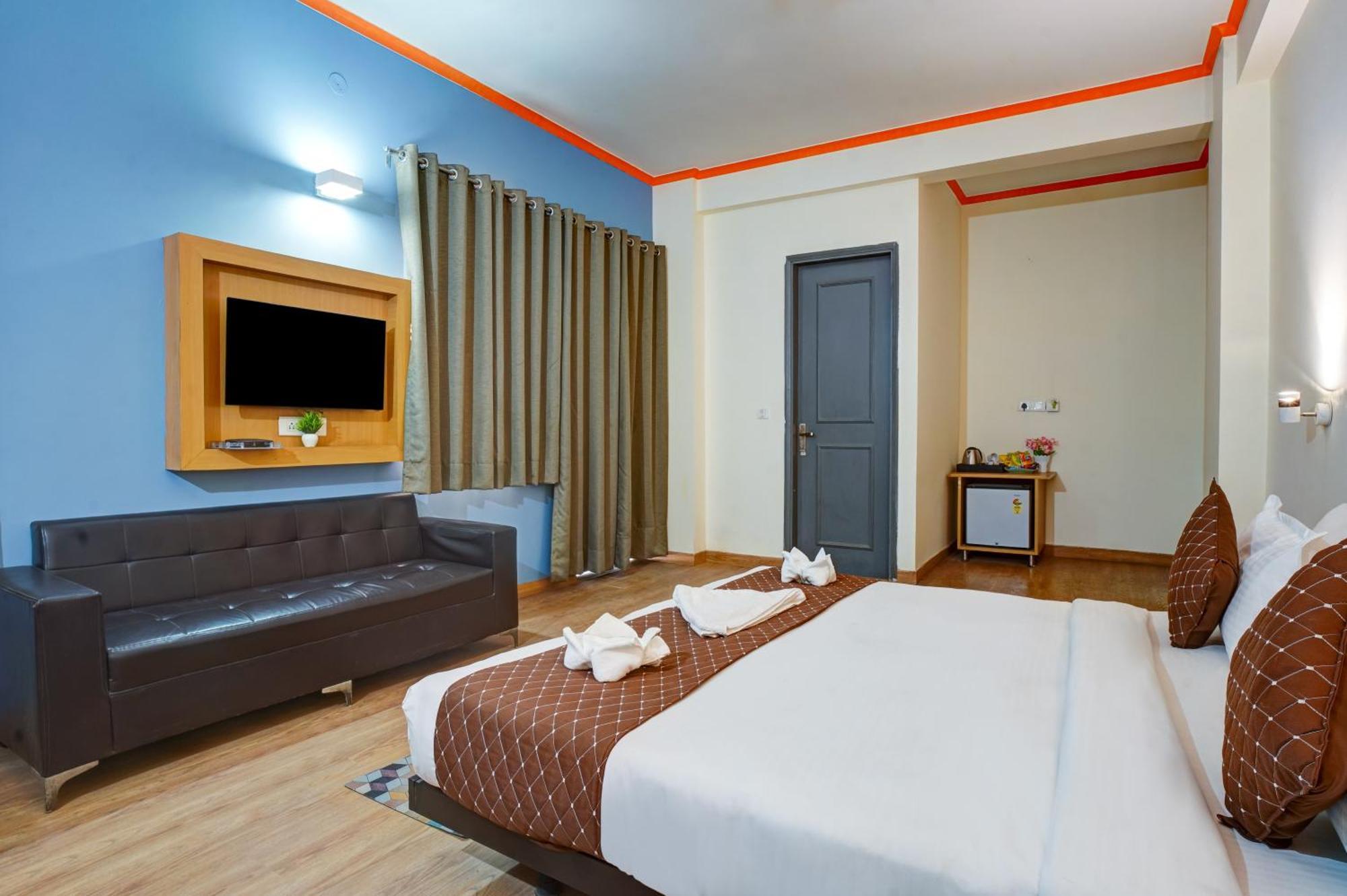 Hotel Noida Express Екстер'єр фото