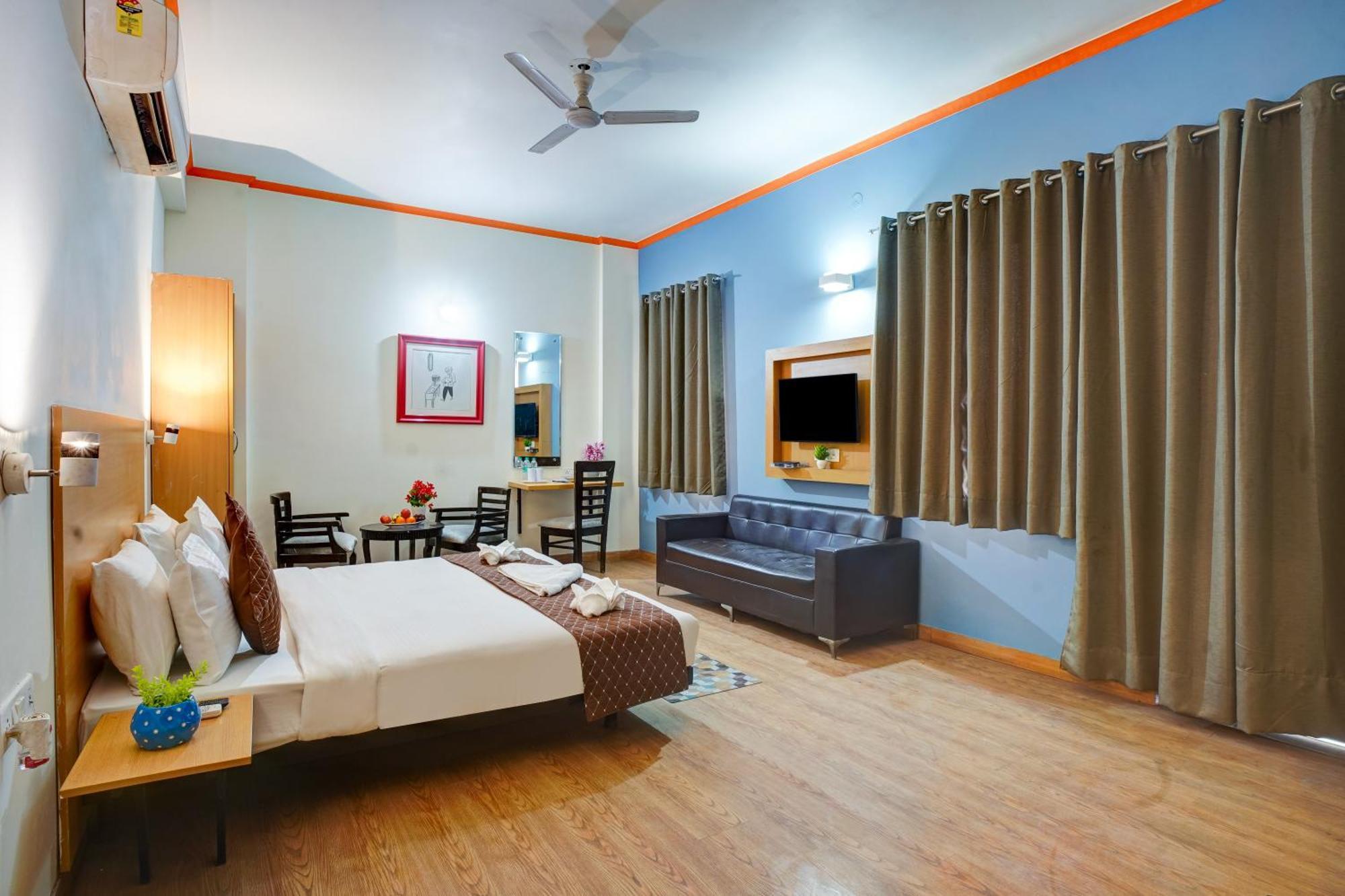 Hotel Noida Express Екстер'єр фото