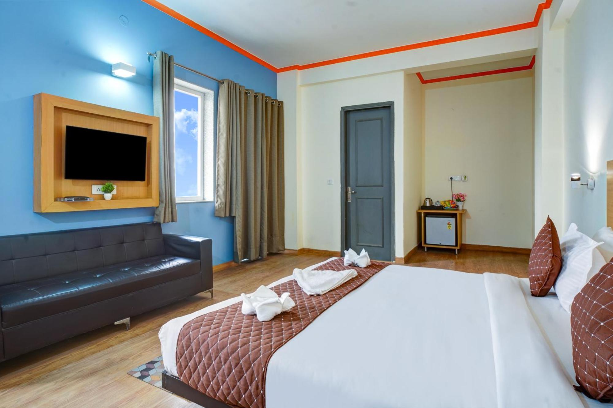 Hotel Noida Express Екстер'єр фото