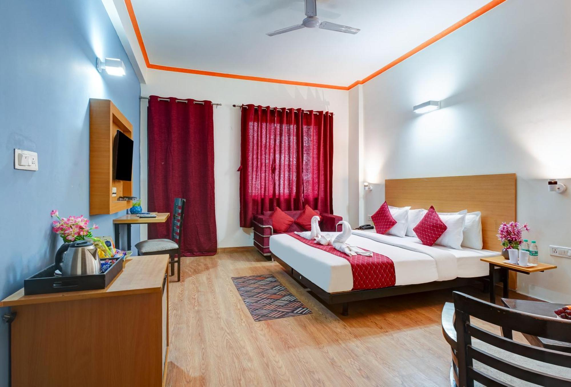 Hotel Noida Express Екстер'єр фото